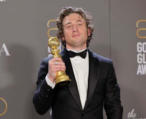 Jeremy Allen White poses with the Best Actor in a Television Series – Musical or Comedy award for