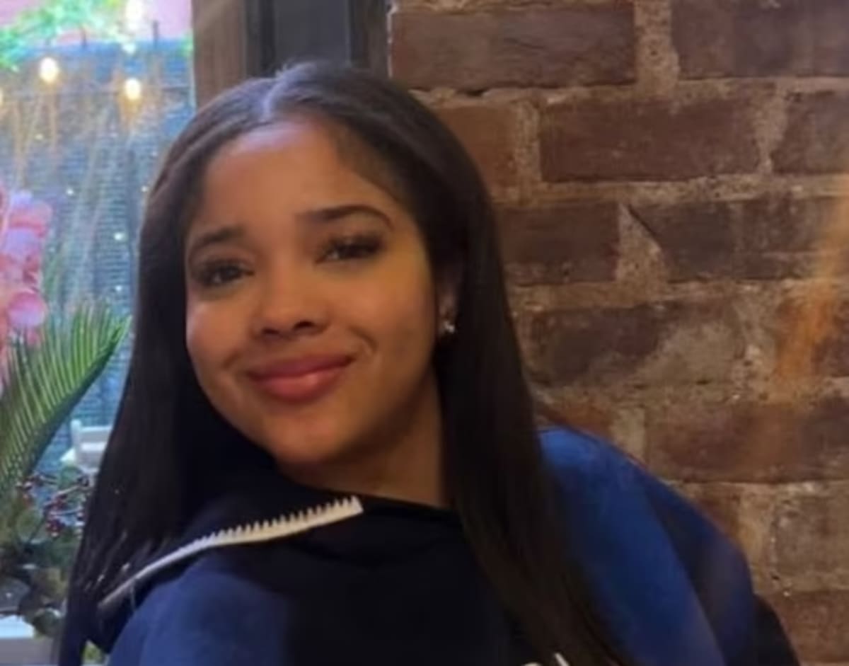 Elizabeth Polanco De Los Santos, 21, and a friend were heading to New York from Turkey and were detained by airport security during a 10-hour layover at Dubai International Airport (YouTube)