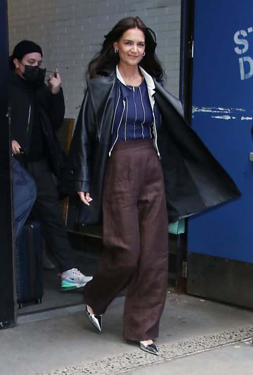 Katie Holmes was seen near the studio of '‘Good Morning America’  (Backgrid)