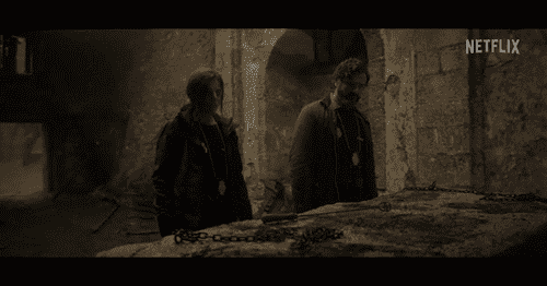 Isak Férriz as Samuel García, Iria del Río as Castro in 'Infiesto' (Netflix)