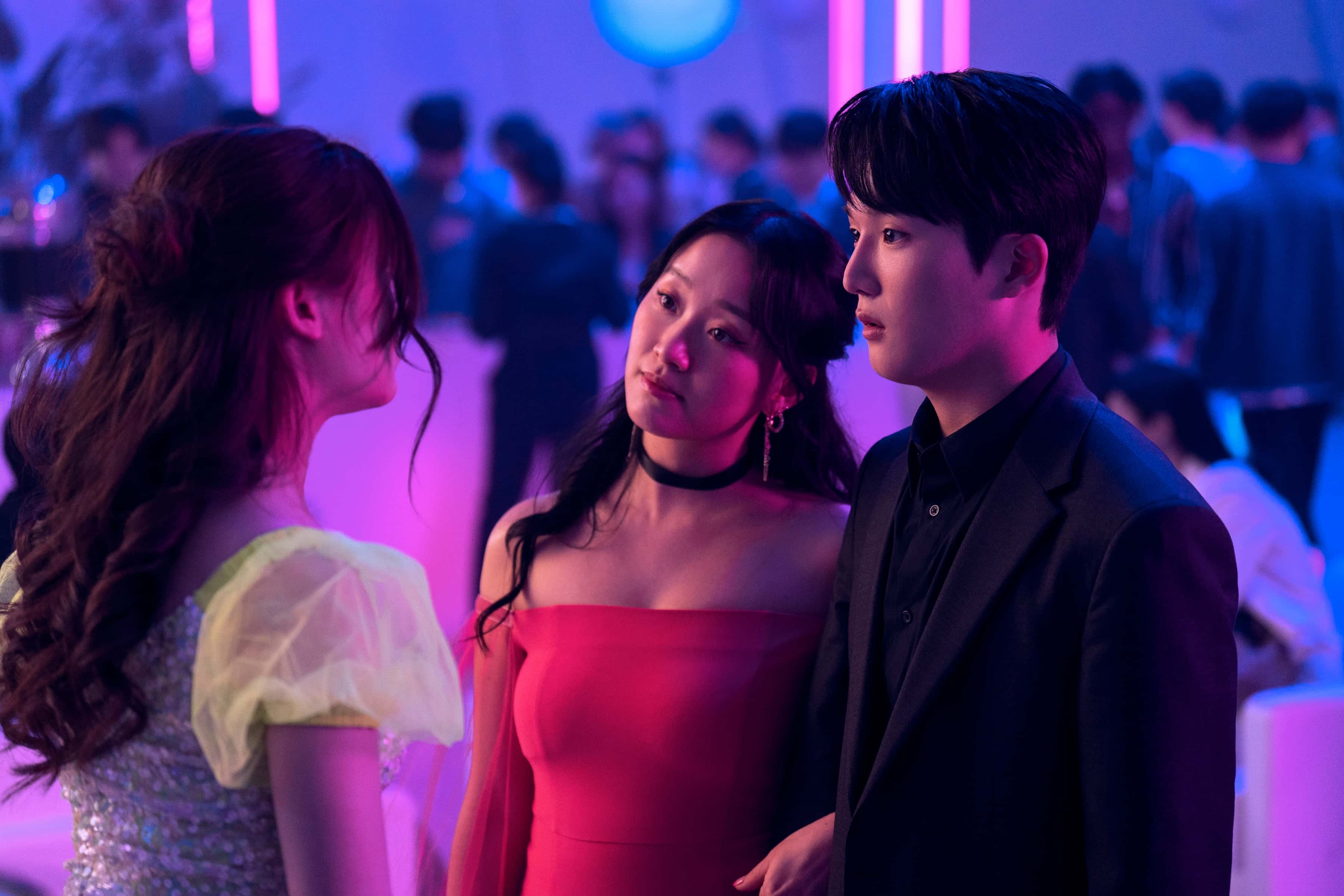 Anna Cathcart as Kitty Song Covey, Gia Kim as Yuri, Choi Min-yeong as Dae in 'XO, Kitty' (Netflix)