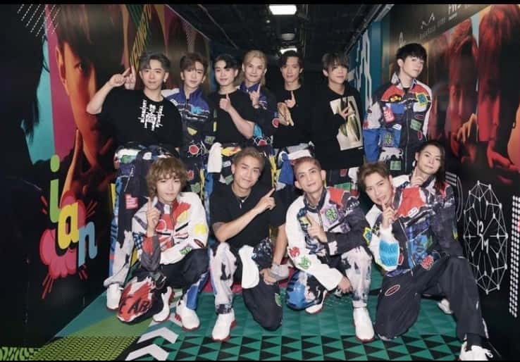 Hong Kong boy band Mirror ends concert as the huge video panel fell on the stage during their performance (Photo: mirror.weare / Instagram)