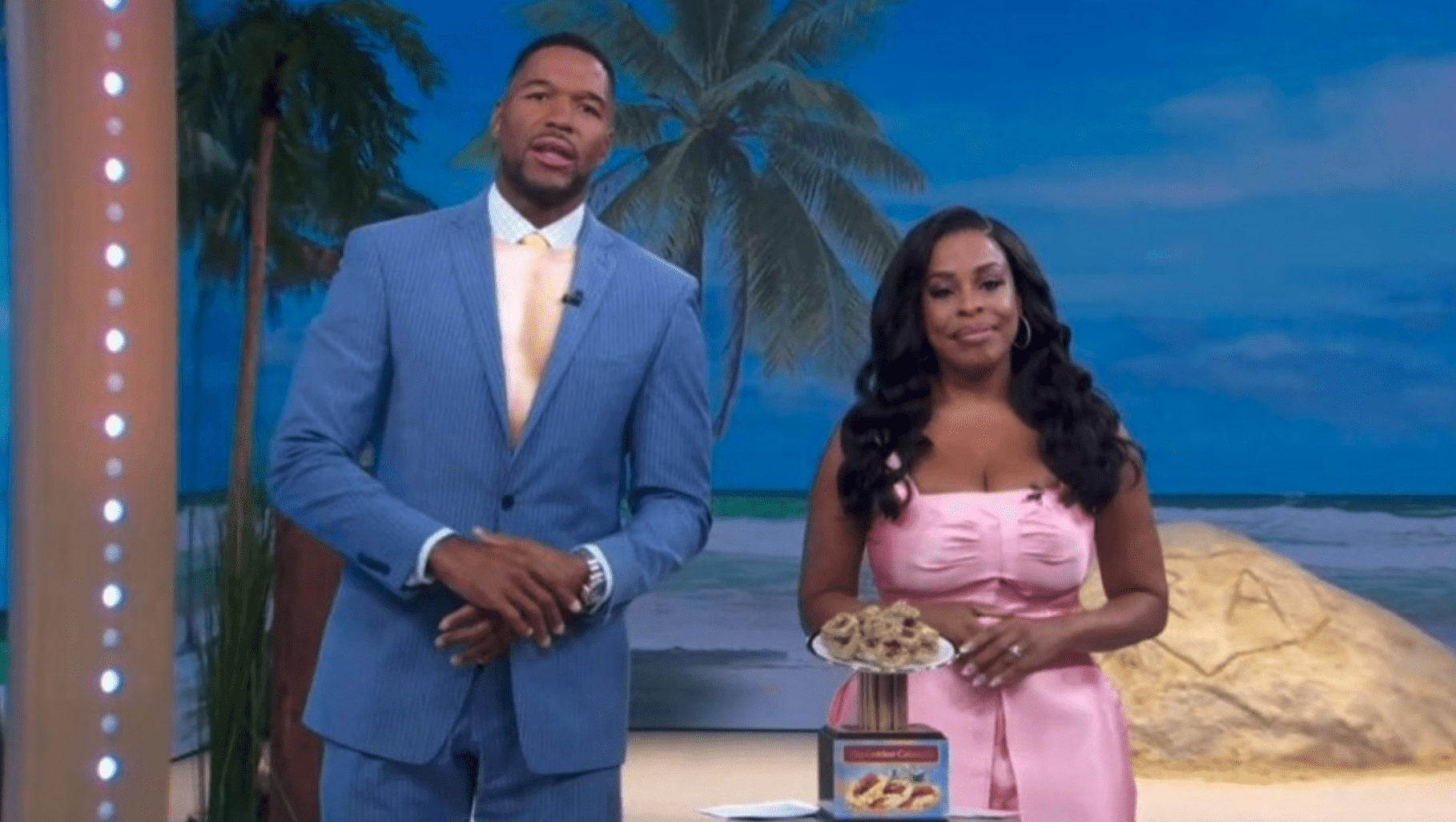 'GMA' Michael Strahan accidentally revealed co-host Robin Roberts' wedding date (ABC)