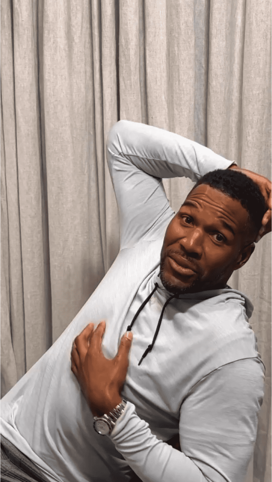 'GMA' Michael Strahan helped style the University of Colorado football team for their upcoming game (@michaelstrahan/Instagram)