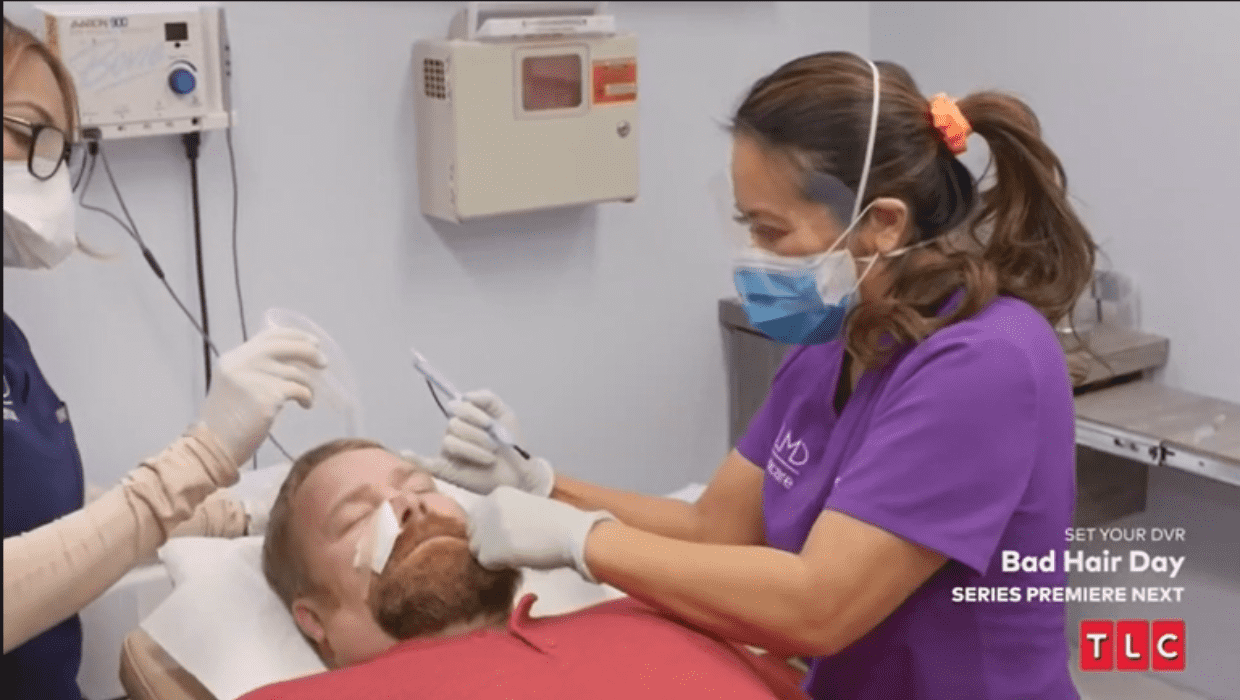 Dr Sandra Lee performing surgery on Dwayne in 'Dr Pimple Popper' Season 8 (TLC)