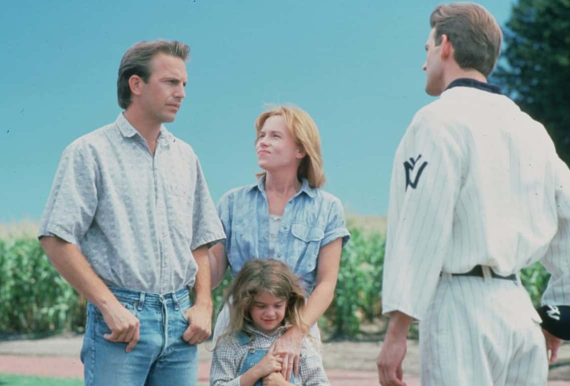 Kevin Costner (L), Gaby Hoffmann, Amy Madigan, and Dwier Brown in 'Field of Dreams' (IMDb)
