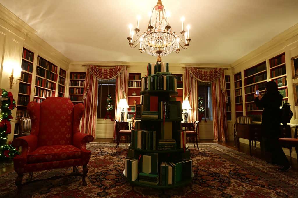 WASHINGTON, DC - NOVEMBER 27: The library at the White House during a press preview of the 2017 holiday decorations November 27, 2017 in Washington, DC. The theme of the White House holiday decorations this year is 