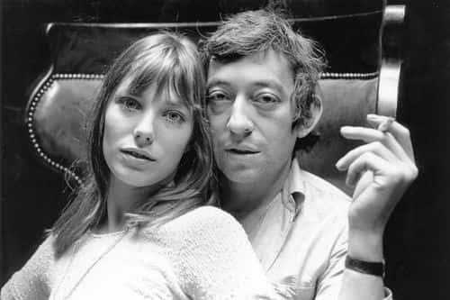 English actress Jane Birkin and French musician Serge Gainsbourg at home in Paris.   (Photo by Reg Lancaster/Getty Images)