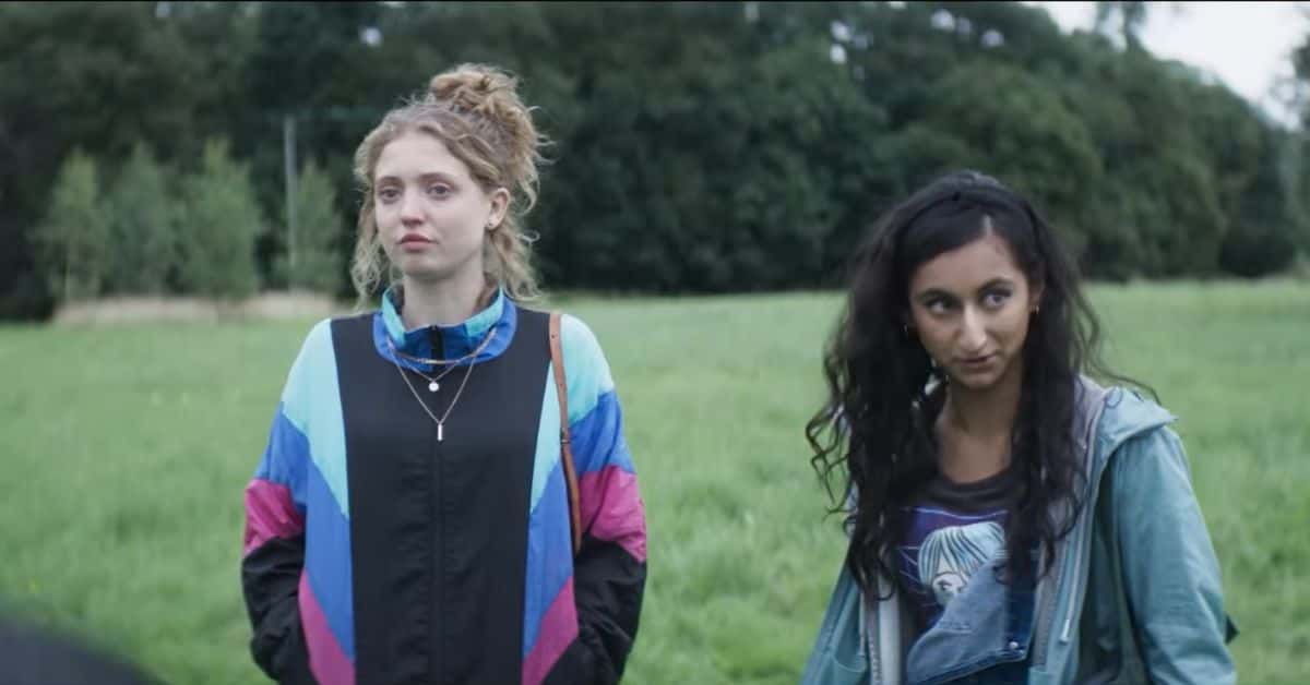 Amelia Clarkson as  Wren Davis and Ashna Rabheru as  Jaya Mahajan in 'Red Rose' (Netflix)