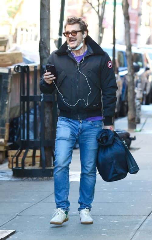 Pedro Pascal stepping out of a laundromat with his laundry. (Backgrid)