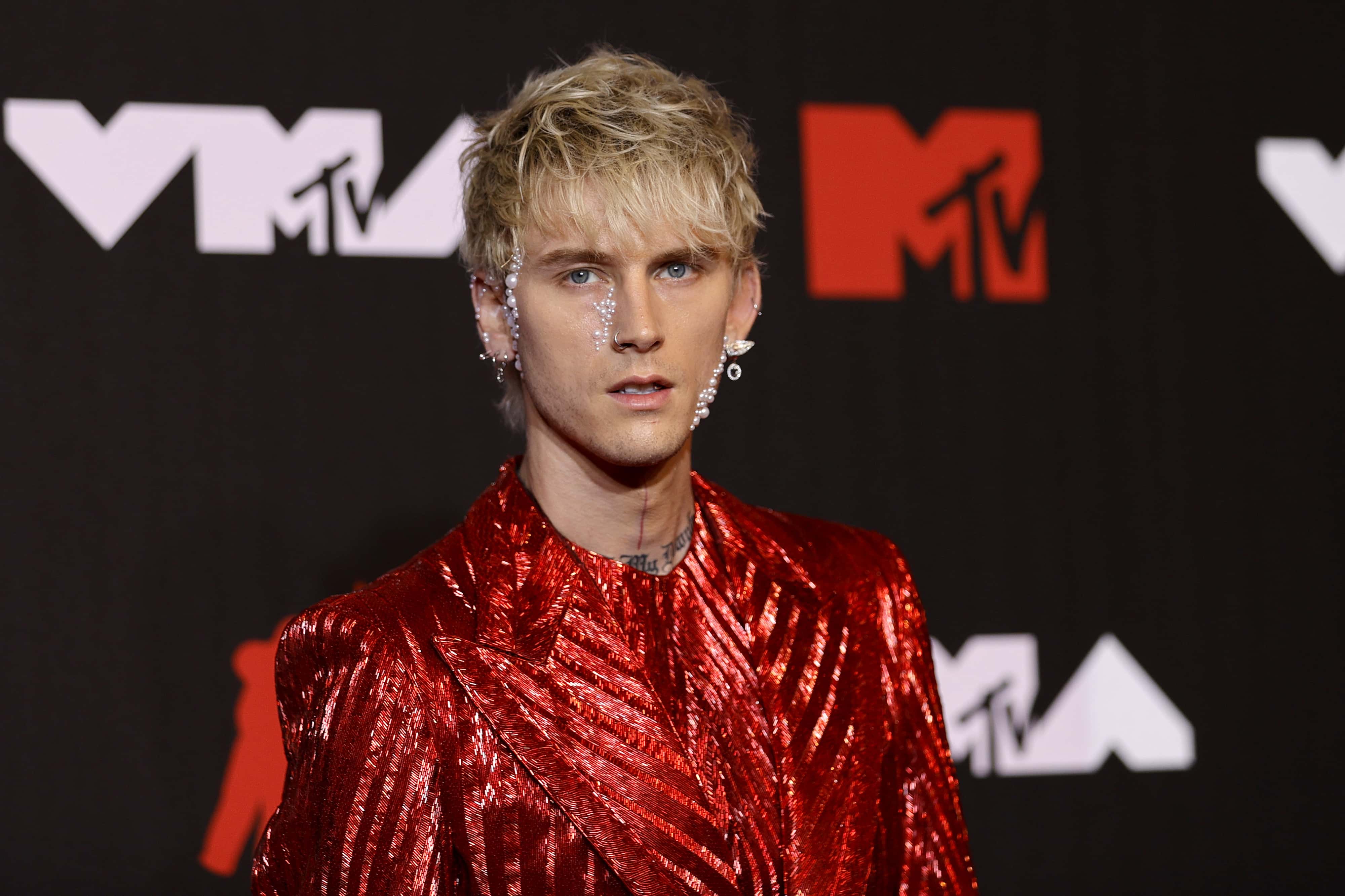 NEW YORK, NEW YORK - SEPTEMBER 12: Machine Gun Kelly attends the 2021 MTV Video Music Awards at Barc