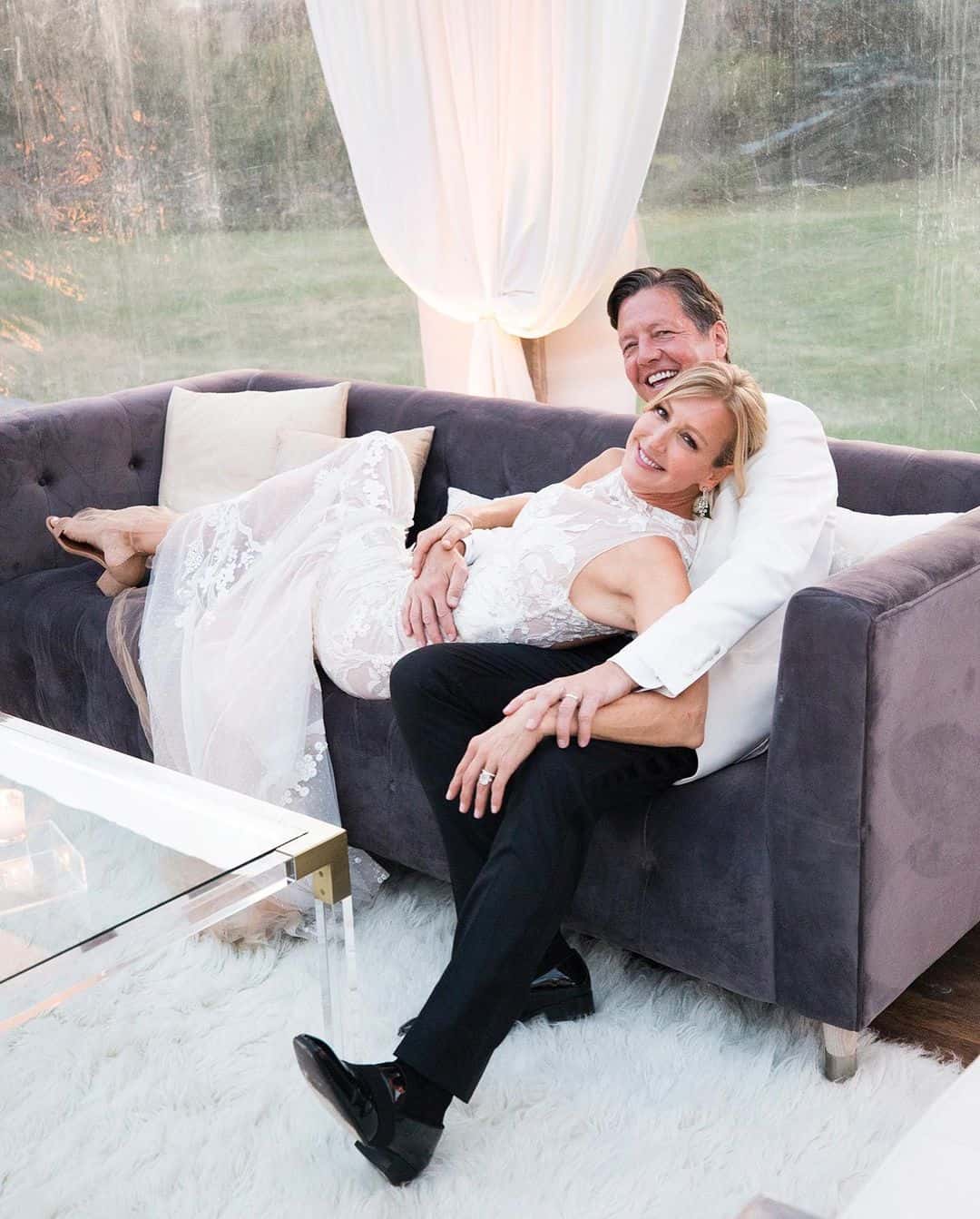 'GMA's Lara Spencer shared her wedding photos on the occasion of her anniversary (@lara.spencer/Instagram)