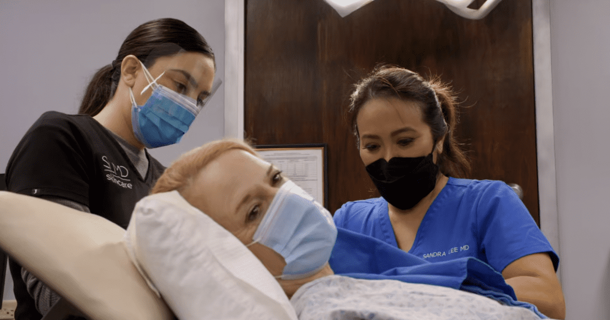 Dr Sandra Lee took out a huge lipoma out of Debbie Gibson's shoulder on 'Dr Pimple Popper' (TLC)
