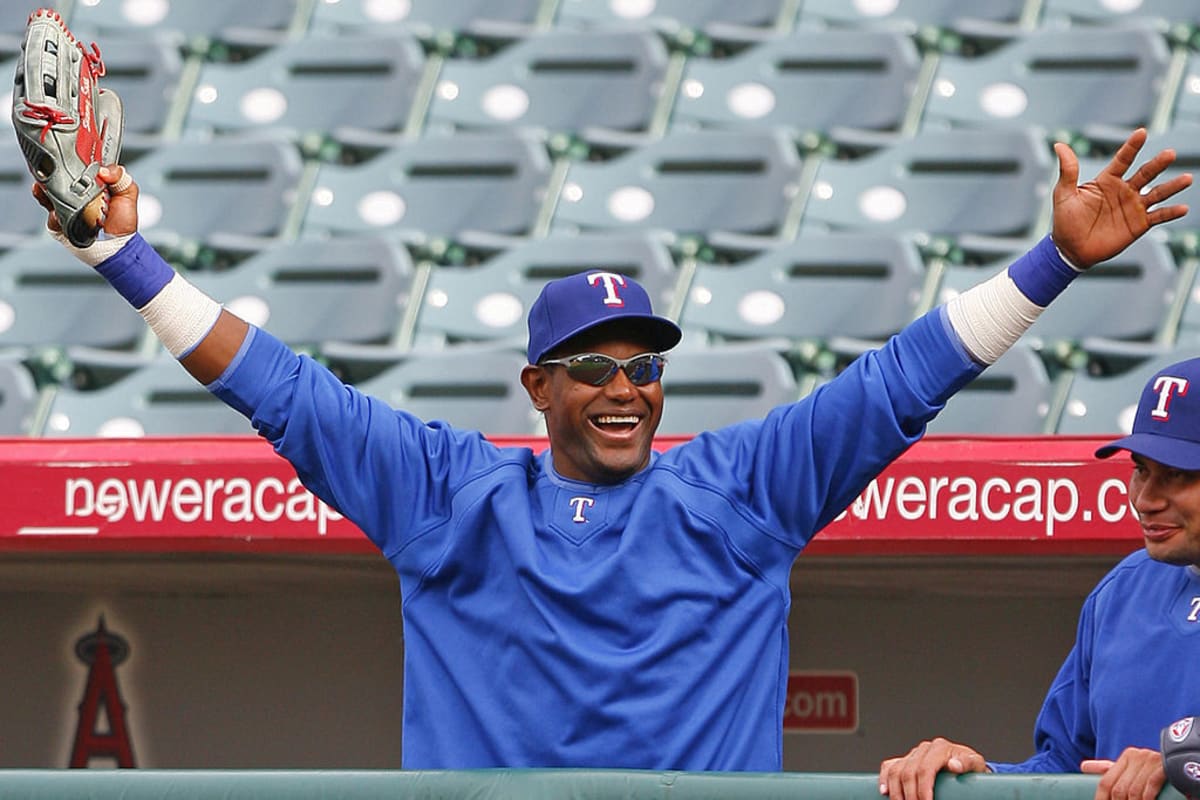 Texas Rangers right fielder Sammy Sosa proclaims 