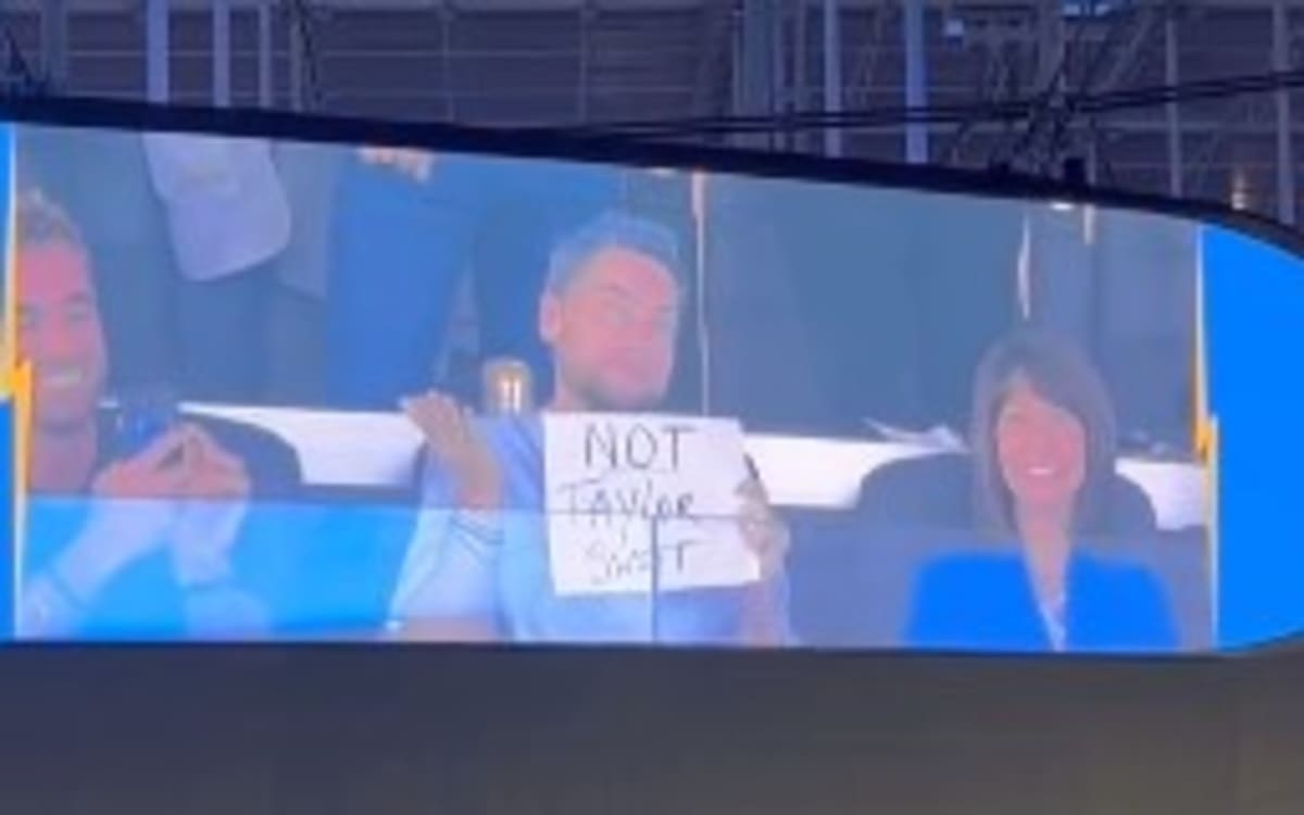 NSYNC member Lance Bass attends an NFL match with hilarious placard (Instagram/@lancebass)