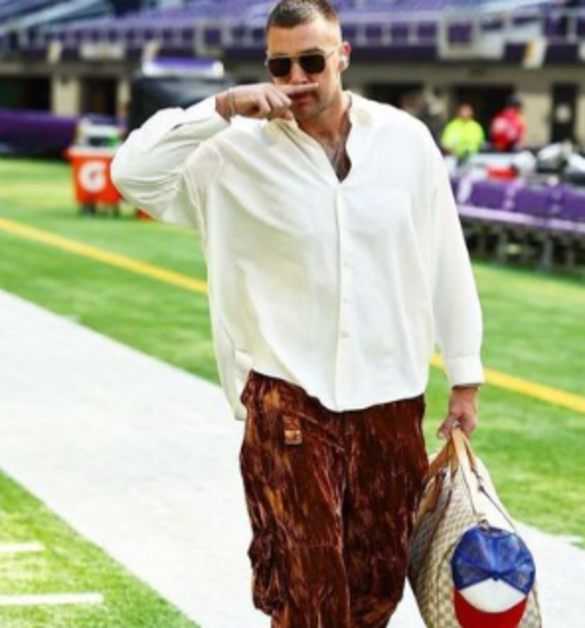 Fans compared (@kilatrav/Instagram)