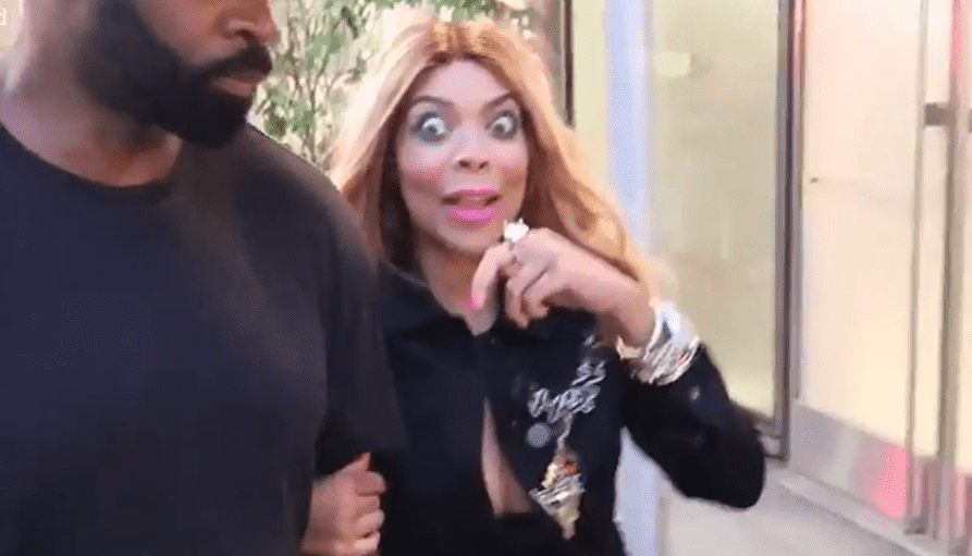 Wendy Williams flashing her massive ring (Screenshot taken from The Sun)