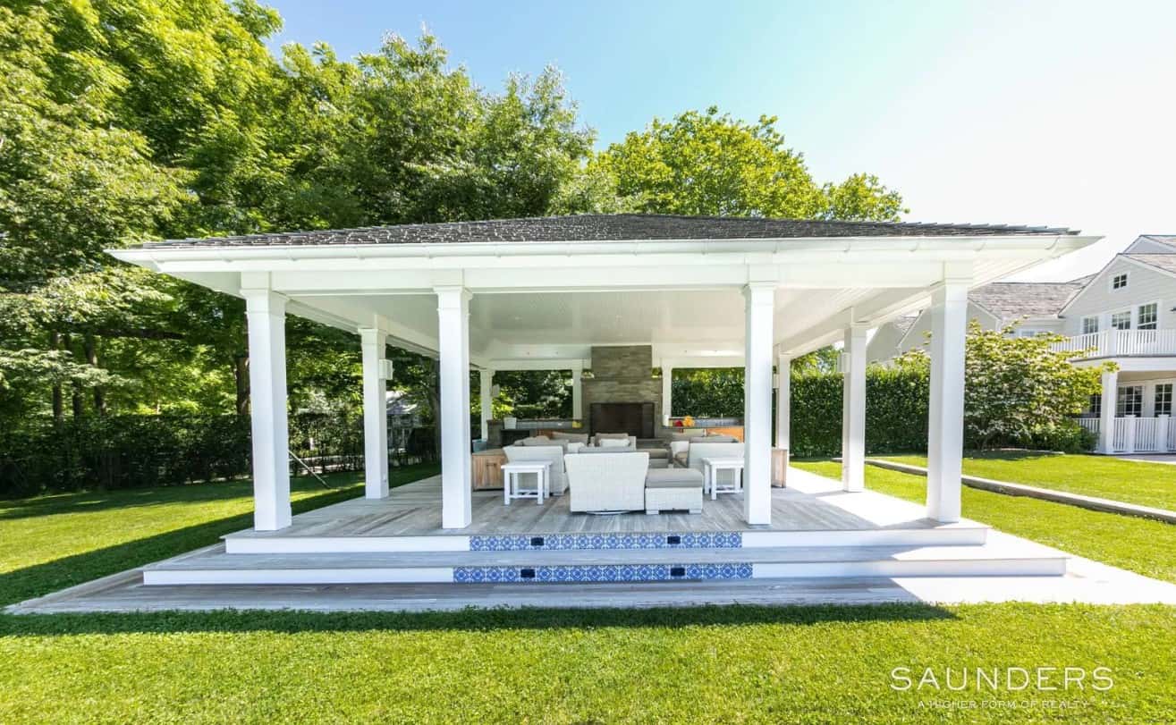 (Saunders & Associates)