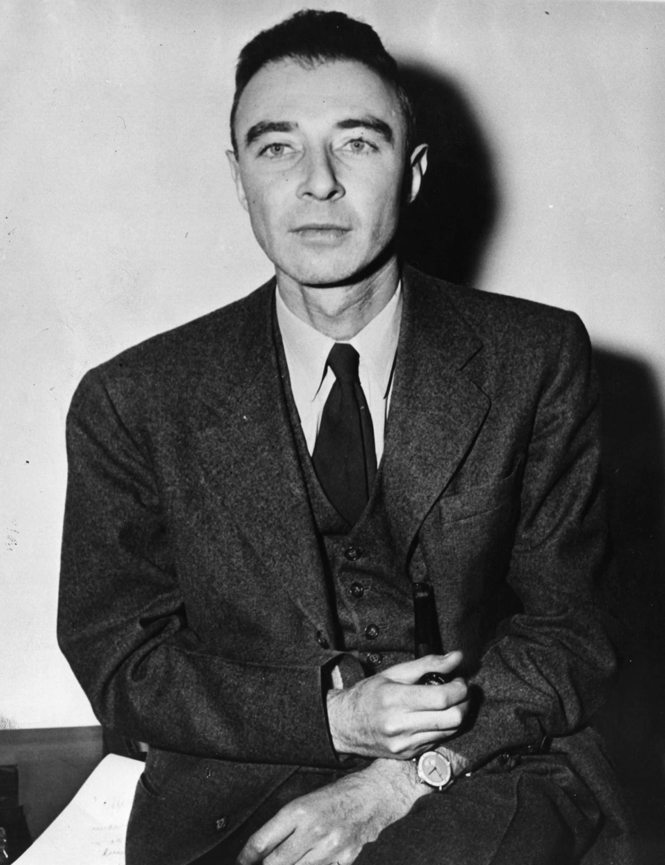 circa 1952: American nuclear physicist Dr Julius Robert Oppenheimer (1904 - 1967), who worked on America's atom bomb project during the 1940's. (Photo by Fox Photos/Getty Images)
