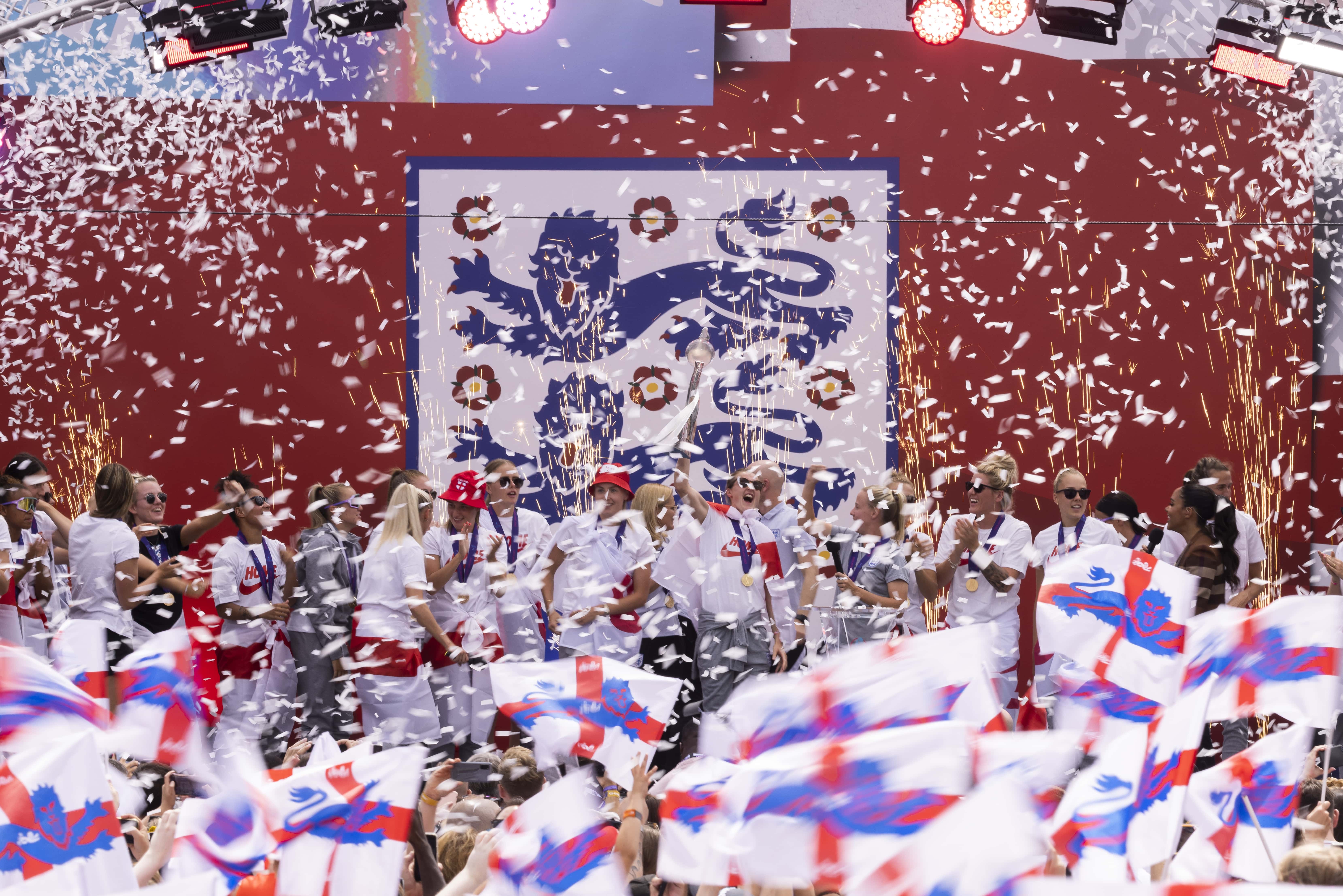 England players celebrate with fans during the England women's team celebration at Trafalgar Square on August 01, 2022 in London, England. The England Women's football team beat Germany 2-1 in the final of the UEFA European Women's Championship last night at Wembley Stadium. (Photo by Dan Kitwood/Getty Images)