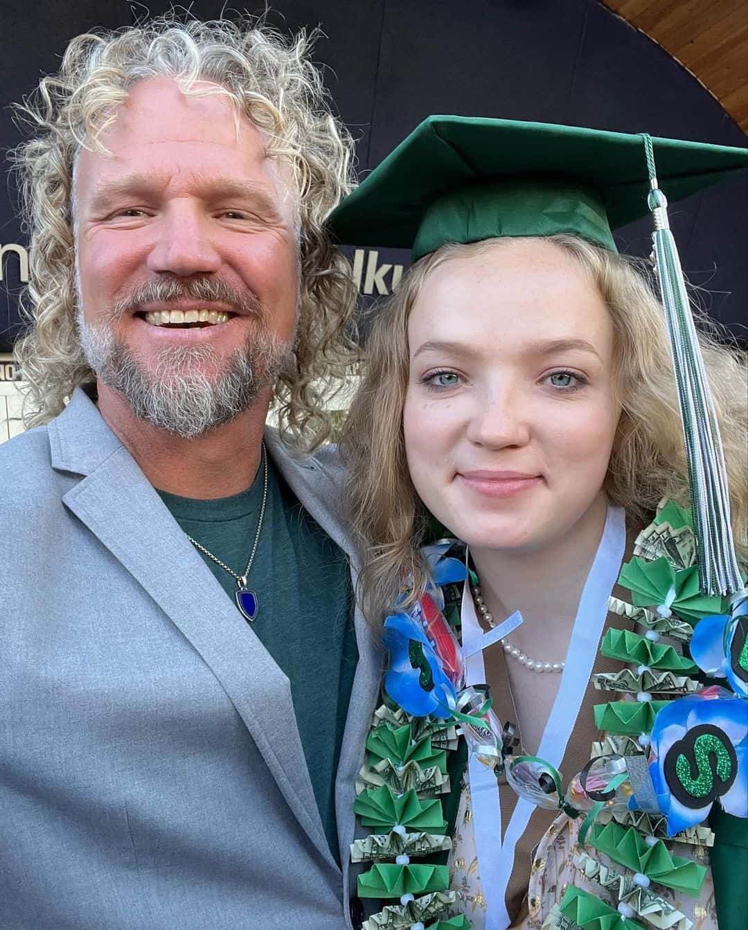 'Sister Wives' star Kody Brown takes selfie with daughter Savannah on her graduation (Instagram/@janellebrown117)
