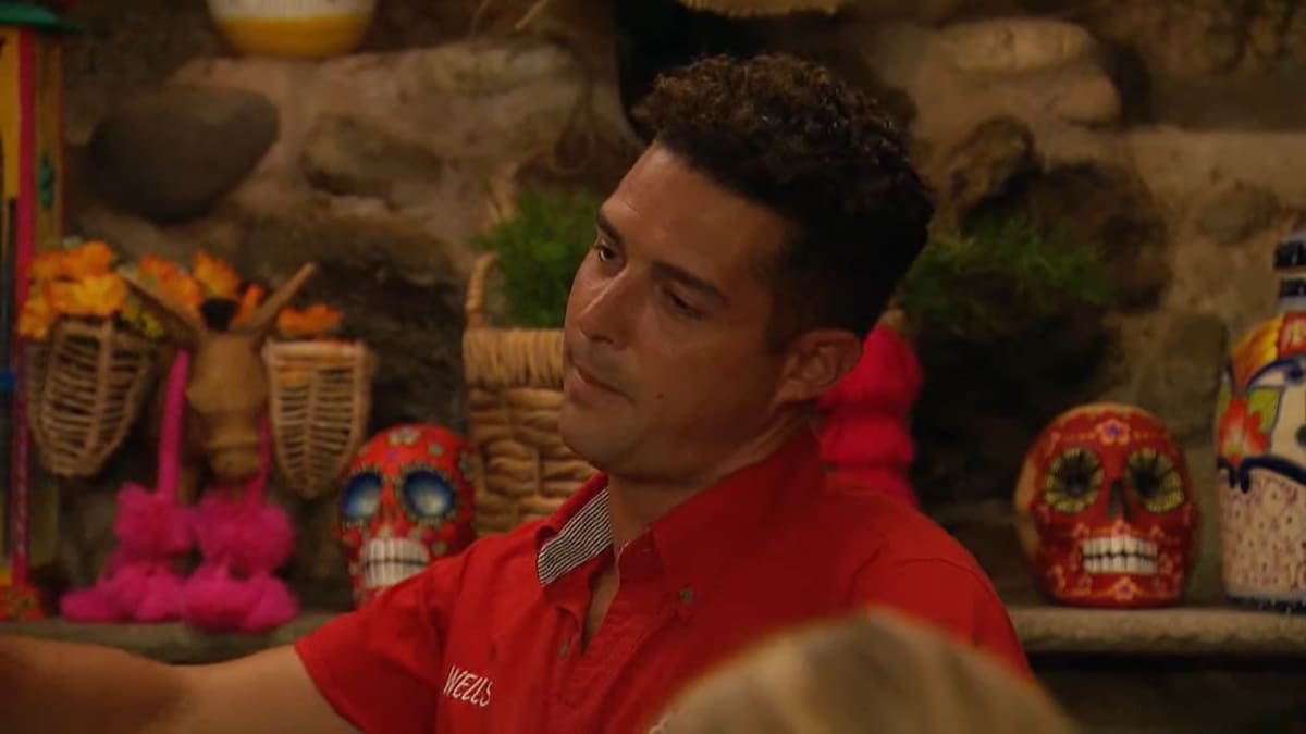 'Bachelor In Paradise' Season 9 bartender Wells Adams reads Paradise truth box's messages (ABC)