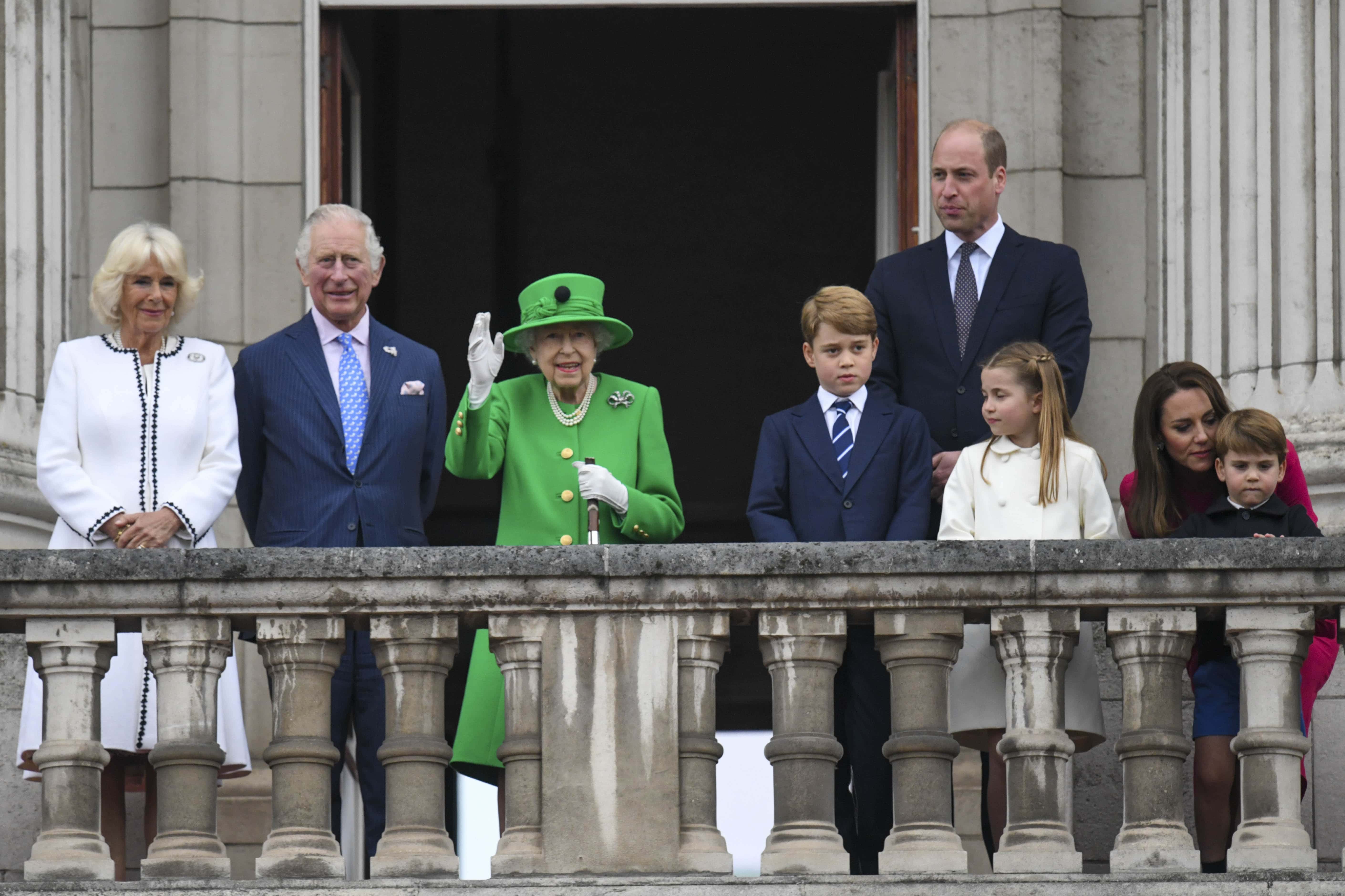 (L-R) Camilla, Duchess of Cambridge, Prince Charles, Prince of Wales, Queen Elizabeth II, Prince George of Cambridge, Prince William, Duke of Cambridge Princess Charlotte of Cambridge, Prince Louis of Cambridge and Catherine, Duchess of Cambridge stand on the balcony during the Platinum Pageant on June 05, 2022 in London, England. The Platinum Jubilee of Elizabeth II is being celebrated from June 2 to June 5, 2022, in the UK and Commonwealth to mark the 70th anniversary of the accession of Queen Elizabeth II on 6 February 1952.