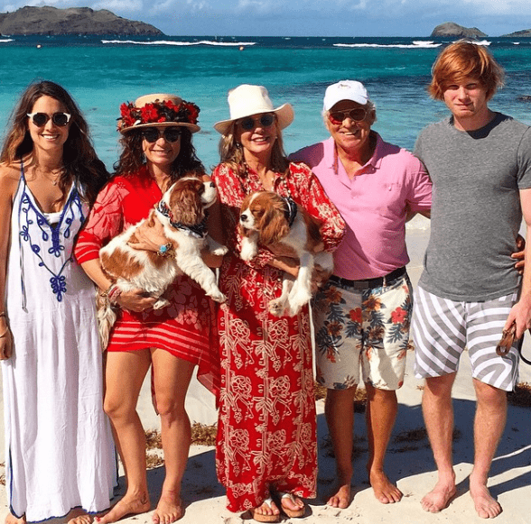 Jimmy Buffet with his family and three children (Instagram)