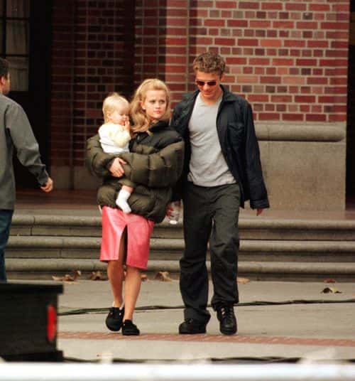 ***EXCLUSIVE*** Actress Reese Witherspoon Is visited by her husband Ryan Phillippe and their child on the set of