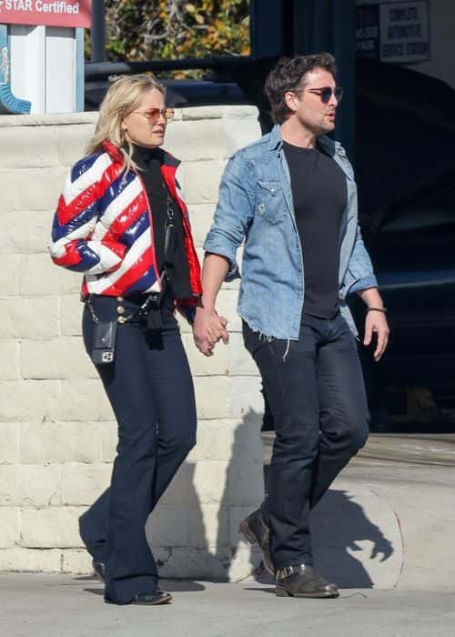 Jack Donnelly and Malin Akerman share kiss after low-key lunch date. (Backgrid)