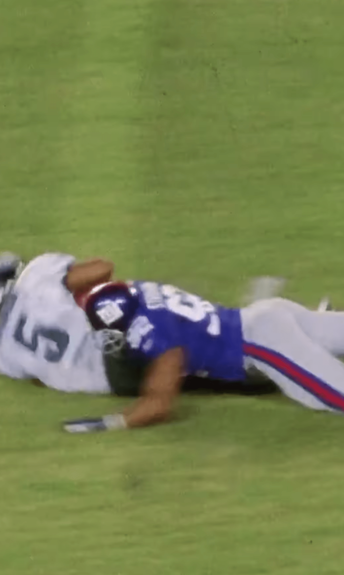 Michael Strahan played as the defensive end for the New York Giants (@michaelstrahan/Instagram)