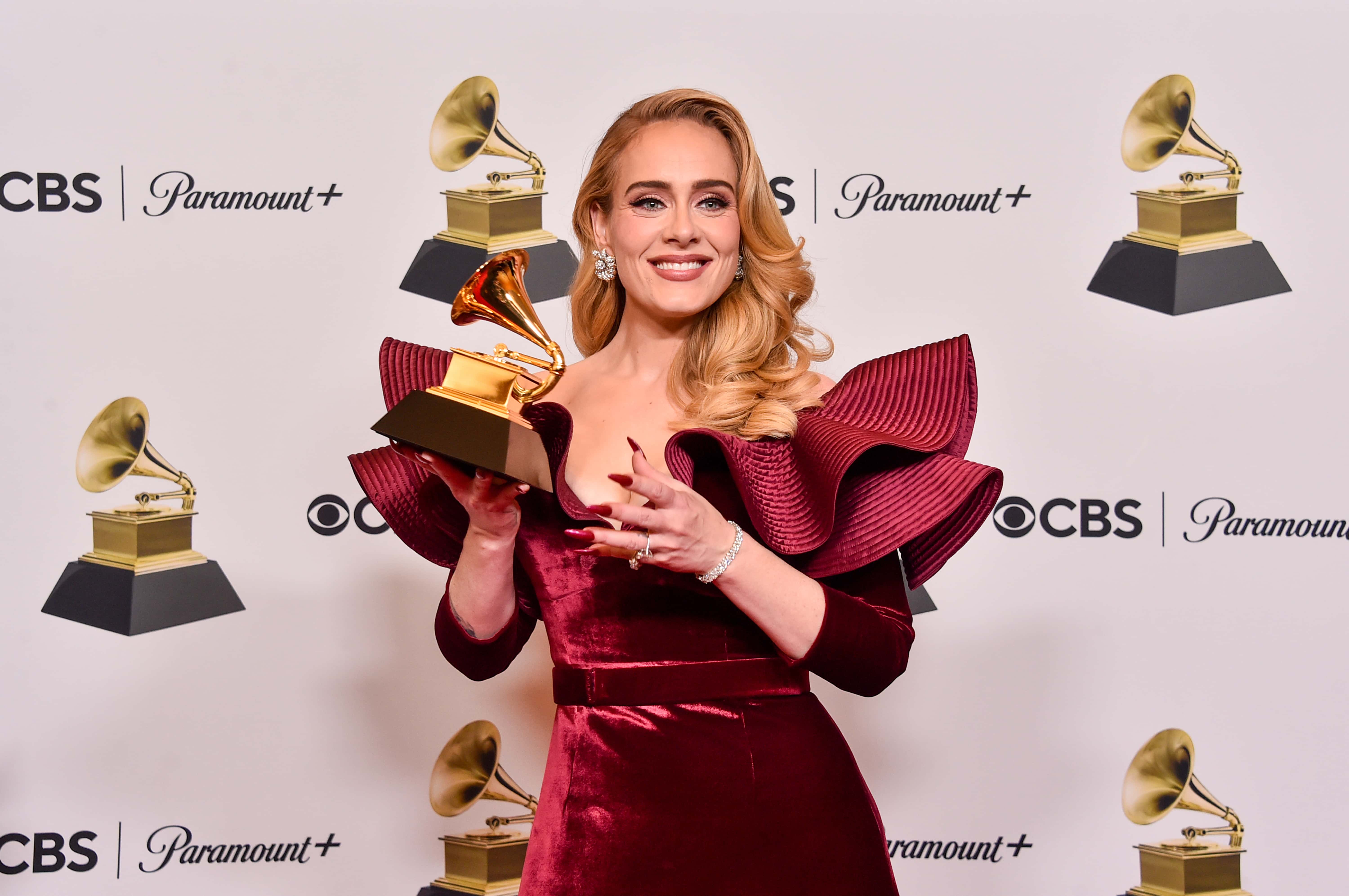 LOS ANGELES, CALIFORNIA - FEBRUARY 05: Adele poses with the Best Pop Solo Performance Award for 