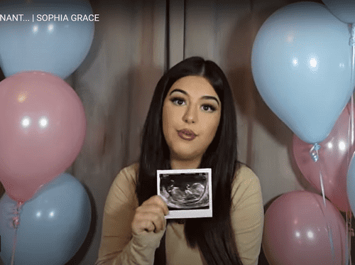 Influencer Sophia Grace shows the sonogram of her baby at 17 weeks (Screenshot from Youtube/Sophia Grace)