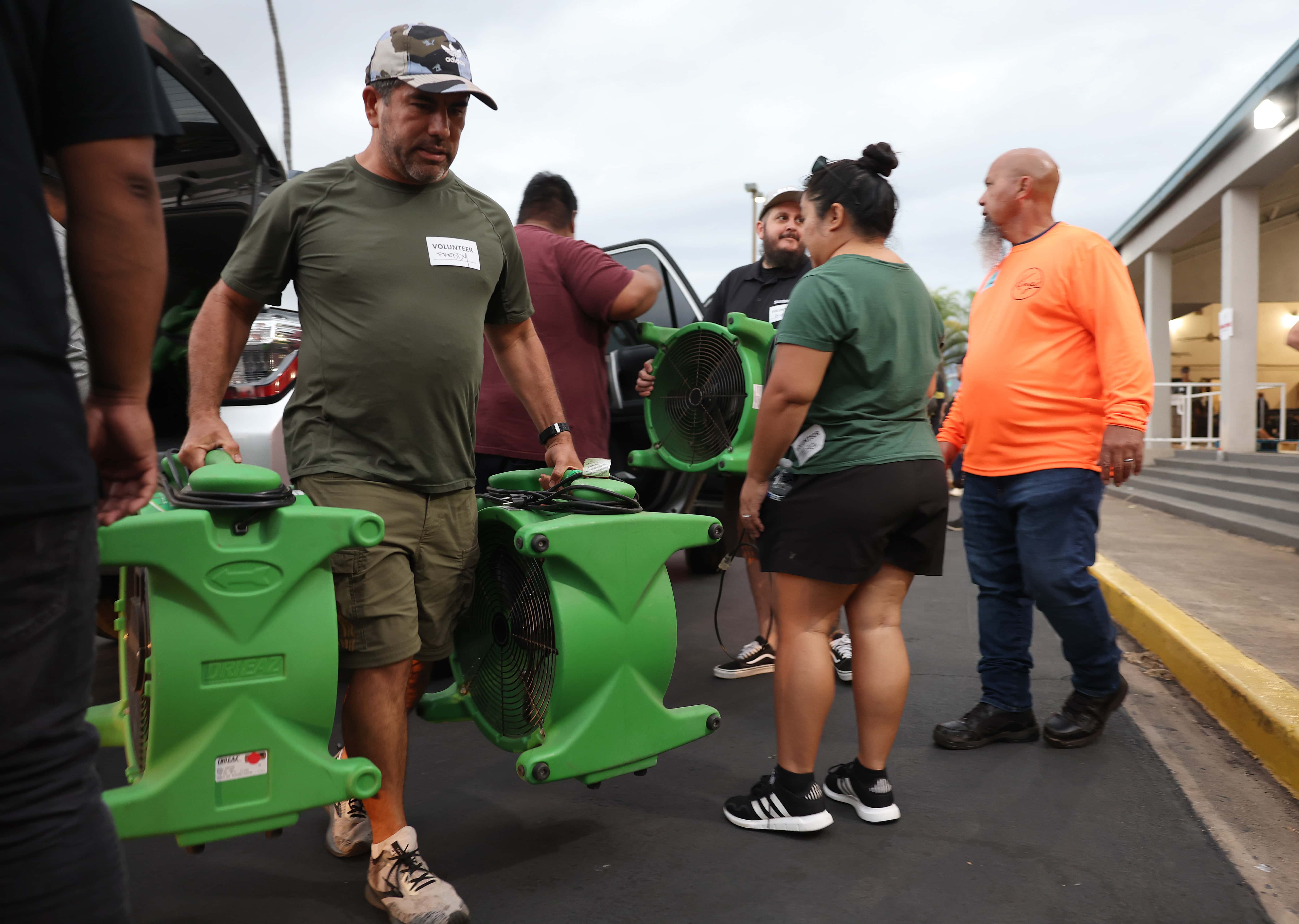 Volunteers with King's Cathedral Maui unload a donation of industrial fans on August 10, 2023, in Kahului, Hawaii. Dozens of people were killed and thousands displaced after a wind-driven wildfire devastated the town of Lahaina on Tuesday. King's Cathedral Maui is providing food and shelter for displaced families. (Photo by Justin Sullivan/Getty Images)
