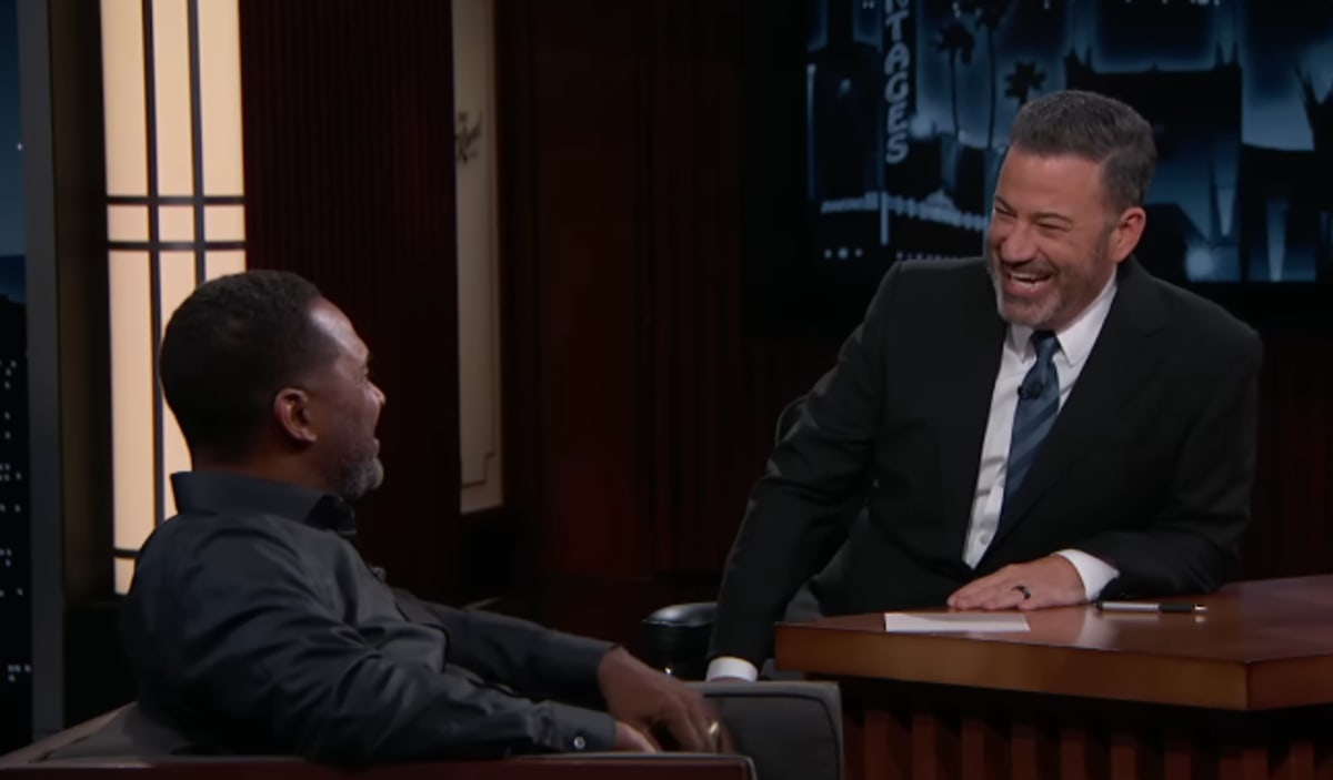 Mike Epps cracks up the audience and Jimmy Kimmel (@JimmyKimmelLive/Youtube)