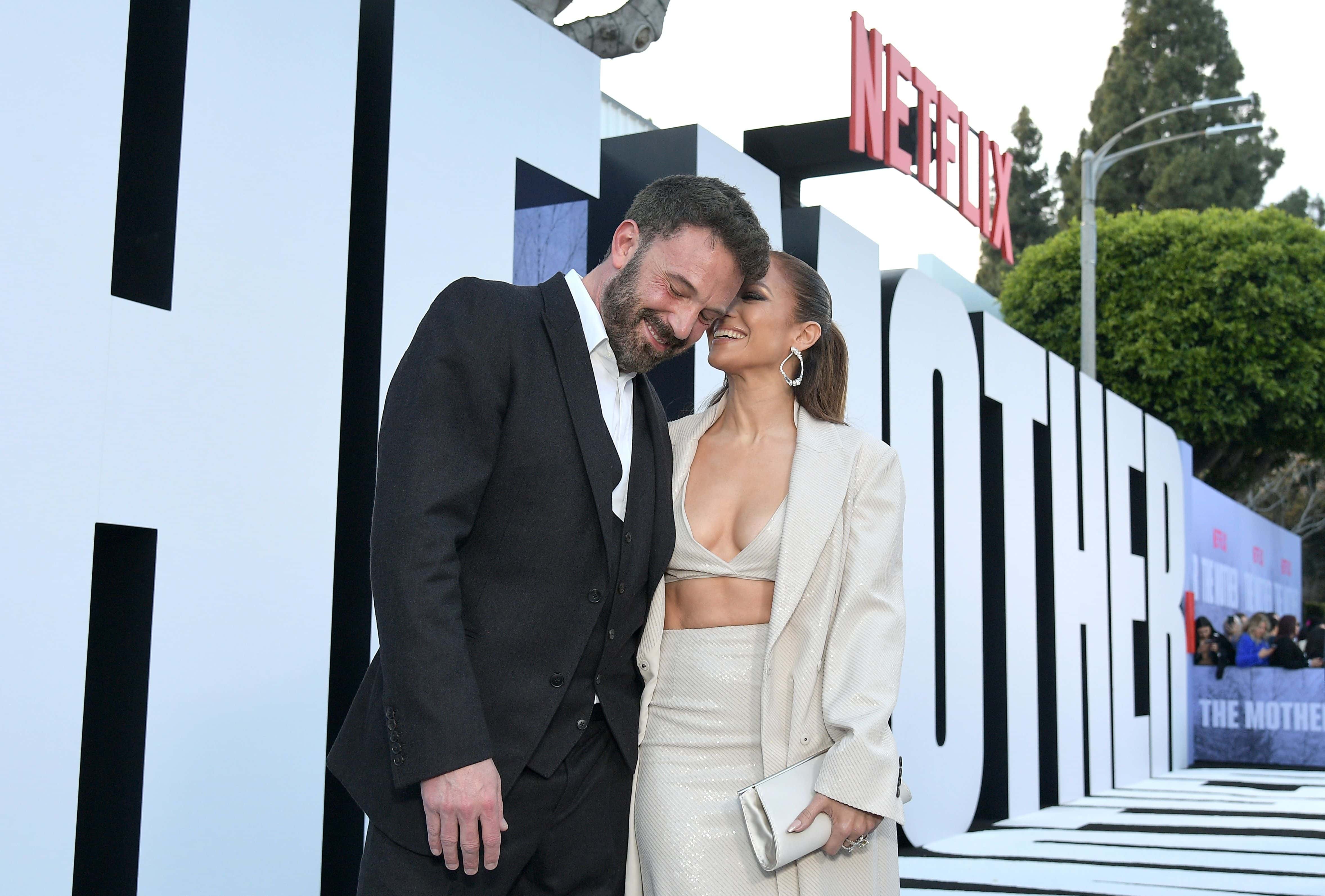  (L-R) Ben Affleck and Jennifer Lopez attend 