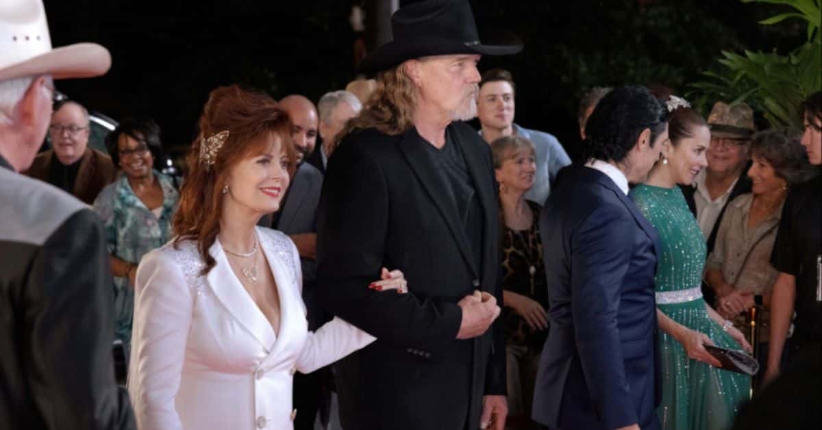Susan Sarandon and Trace Adkins in Monarch (IMDb)