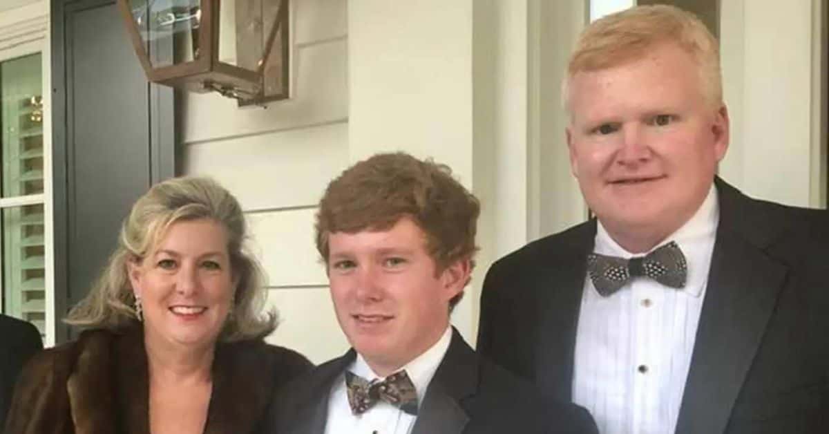 Alex Murdaugh murdered wife and son to escape consequences from fast-approaching ‘Personal, Legal and Financial Ruin’  (Tara Servatius/Facebook)