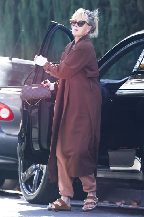 Melanie Griffith smokes a cigarette (backgrid)