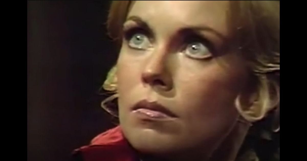 Lara Parker as Angelique Bouchard in 'Dark Shadows' (Jeff Turley/YouTube)