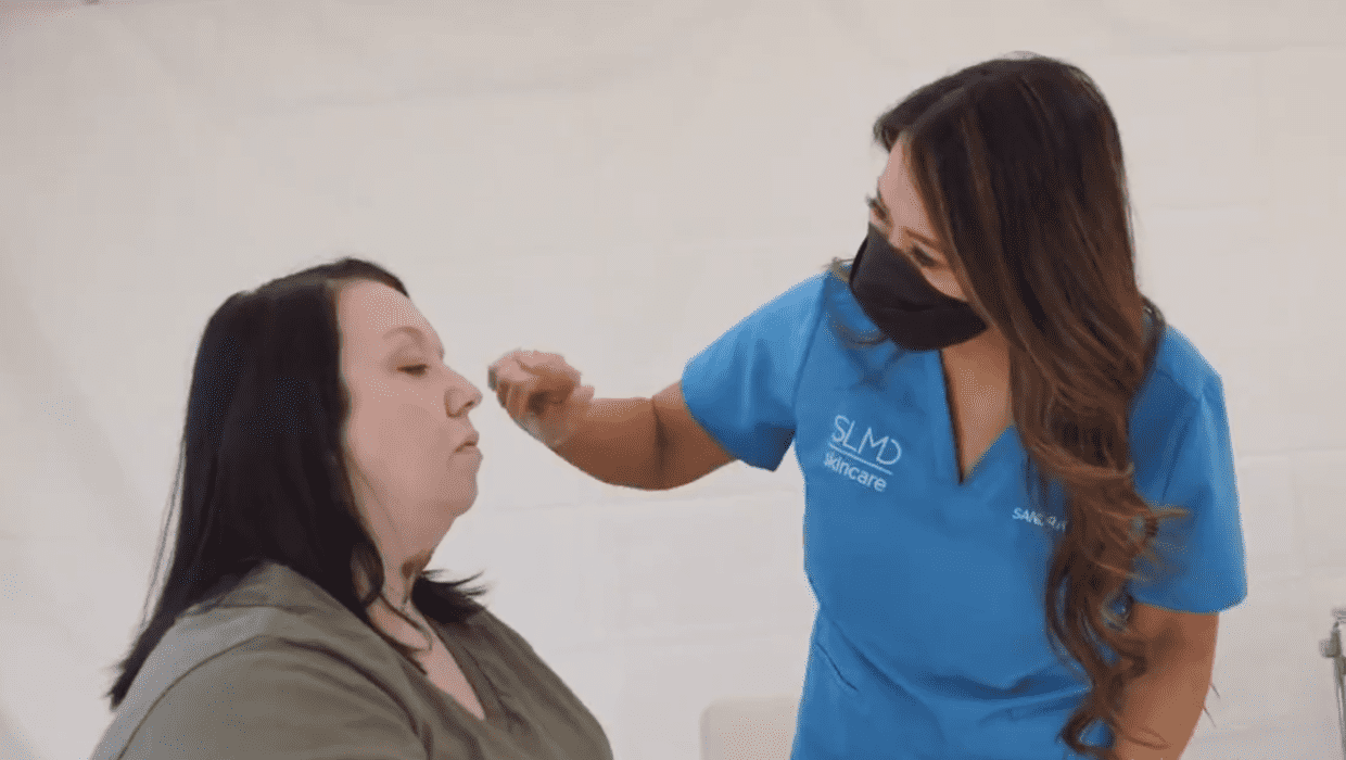 Dr Sandra Lee examining her patient, Casey in 'Dr Pimple Popper' Season 8 (TLC)