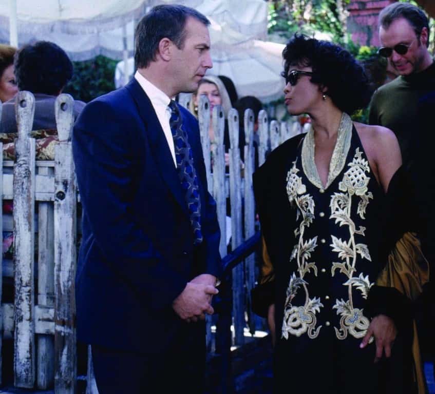 Kevin Costner (L) and Whitney Houston in 1992 film 'The Bodyguard' (IMDb)