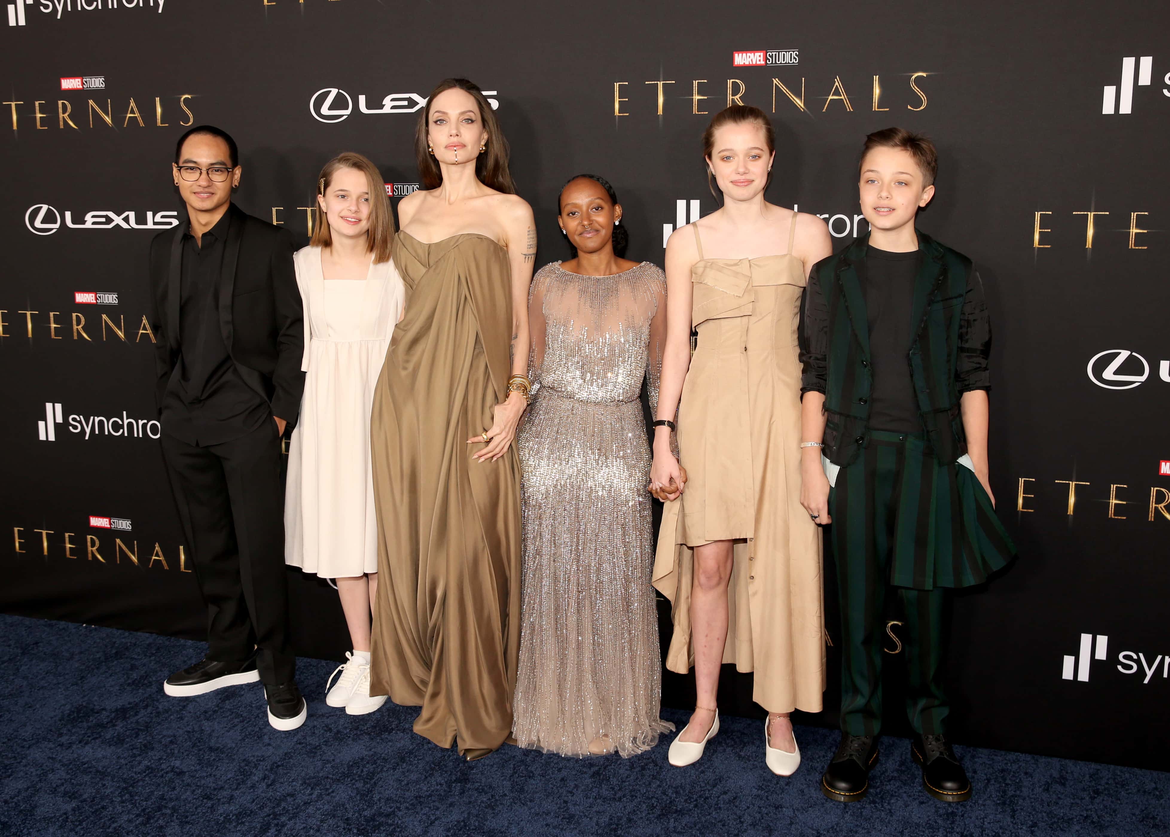 (L-R) Maddox Jolie-Pitt, Vivienne Jolie-Pitt, Angelina Jolie, Zahara Jolie Pitt, Shiloh Jolie-Pitt, and Knox Jolie Pitt arrive at the Premiere of Marvel Studios' Eternals on October 18, 2021 in Hollywood, California.