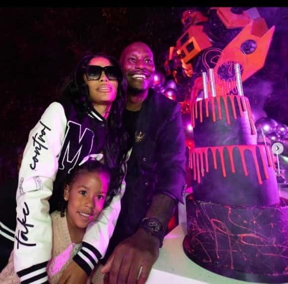 Tyrese Gibson with his daughters Shayla and Soraya (tyrese_instagram)