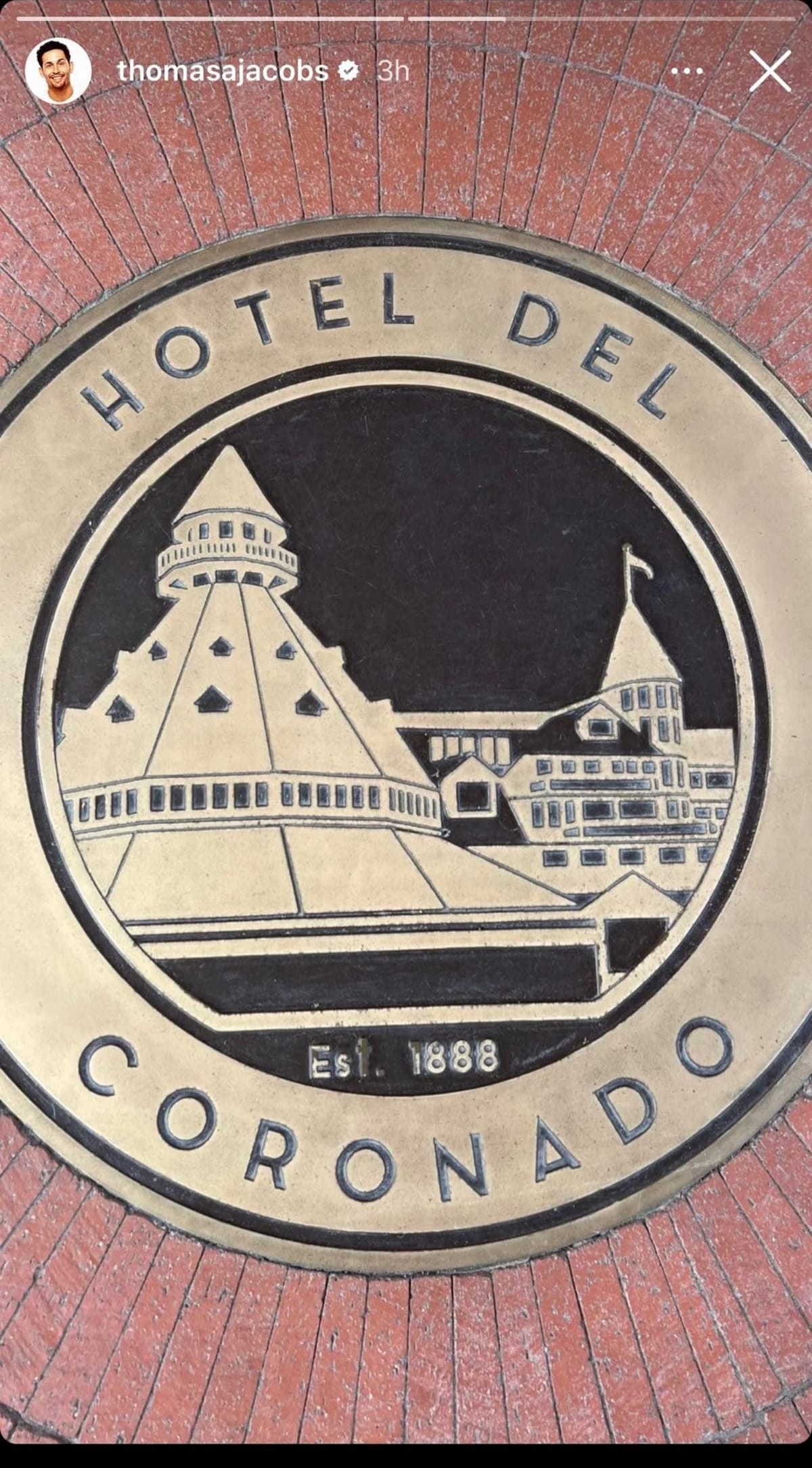 Becca Kufrin and Thomas Jacobs reportedly married at (Instagram/@thomasajacobs)