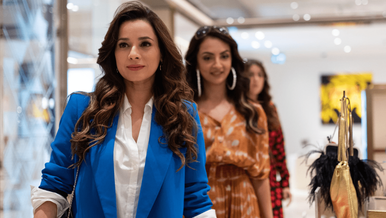 'Fabulous Lives of Bollywood Wives' stars Neelam Kothari and Seema Khan (Netflix)