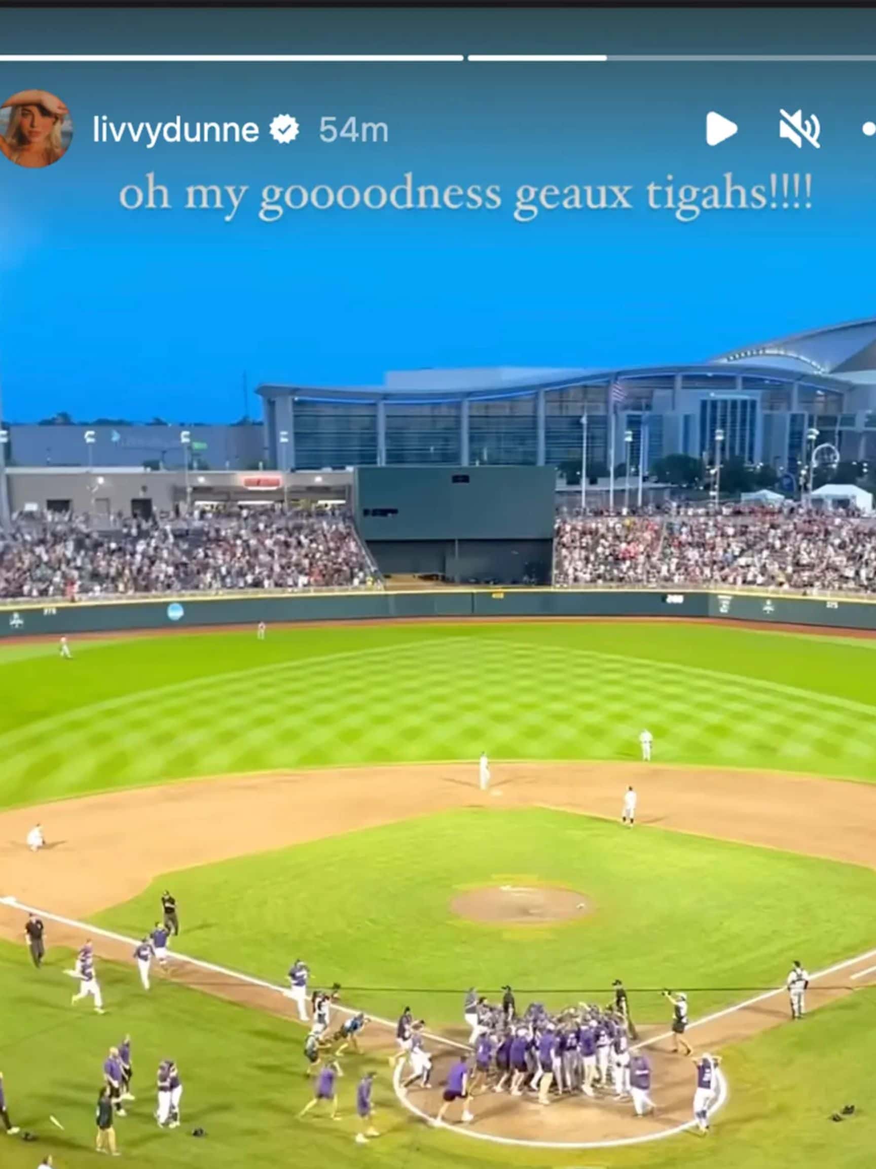 (@livvydunne/Instagram)