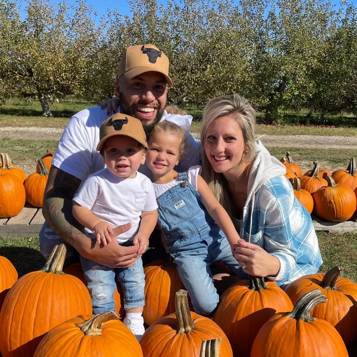 'The Voice' Season 24 contestant Ephraim Owens with his family (Instagram/ephraimowensofficial)