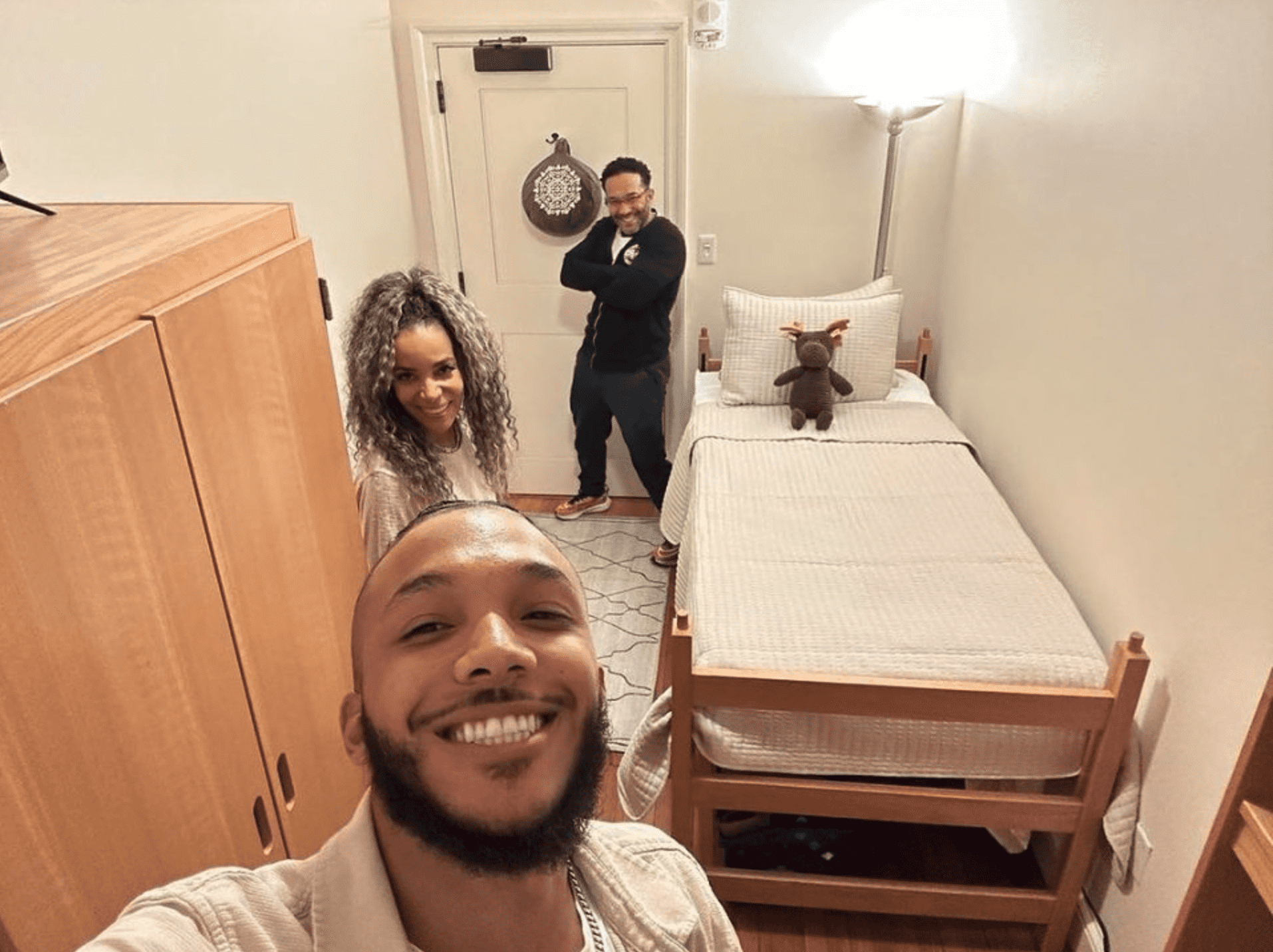 Sunny shared snaps of helping Gabriel getting settled in on the campus (@sunnyhostin/Instagram)