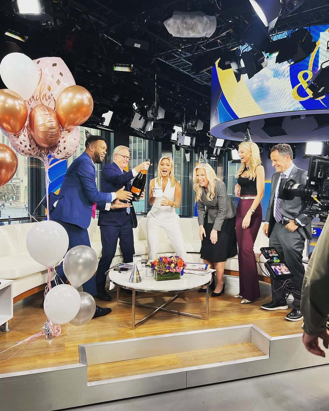 'Fox & Friends' host celebrate Ainsley Earhardt's birthday on the Fox News set (@aearhardt/Instagram)
